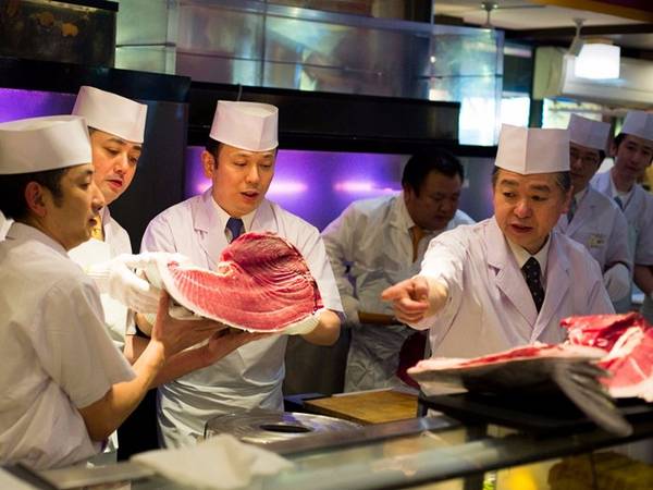chợ cá tsukiji, khách sạn tokyo, chợ cá lớn nhất thế giới ở nhật bản