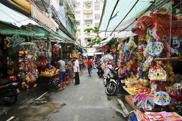 Du lịch Sài Gòn ngắm phố đèn lồng rực rỡ đón Trung thu