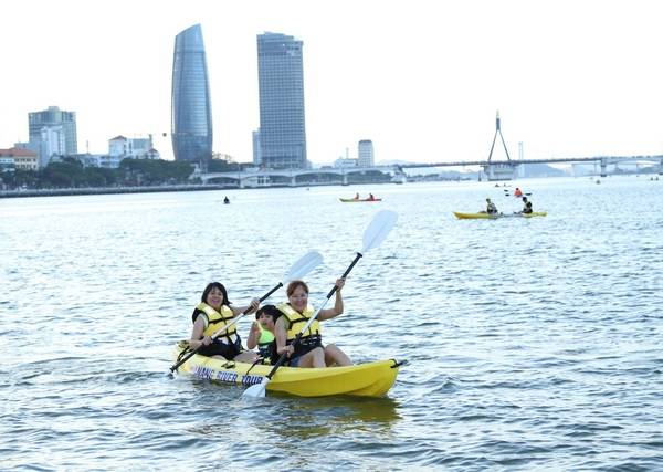 Du lịch Đà Nẵng khám phá nhiều trò chơi thể thao thú vị tại sông Hàn