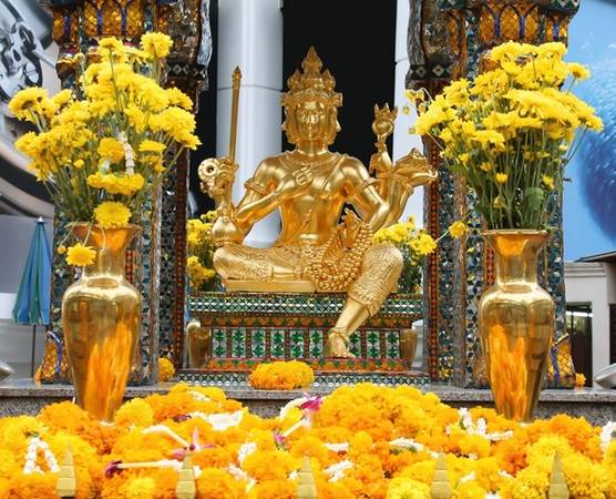 du lịch bangkok, ivivu.com, khách sạn bangkok, đánh bom ở bangkok, đặt phòng giá rẻ, cận cảnh ngôi đền erawan gần nơi bị đánh bom ở bangkok