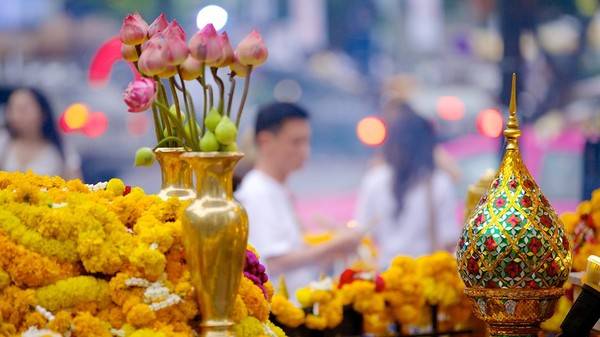 du lịch bangkok, ivivu.com, khách sạn bangkok, đánh bom ở bangkok, đặt phòng giá rẻ, cận cảnh ngôi đền erawan gần nơi bị đánh bom ở bangkok