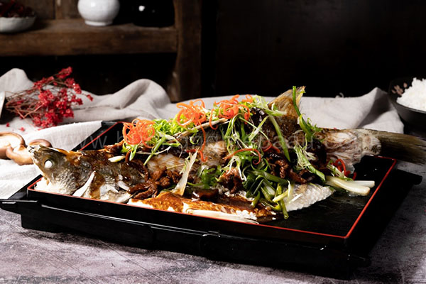 Cách làm cá chẽm hấp Hồng Kông ngon như nhà hàng
