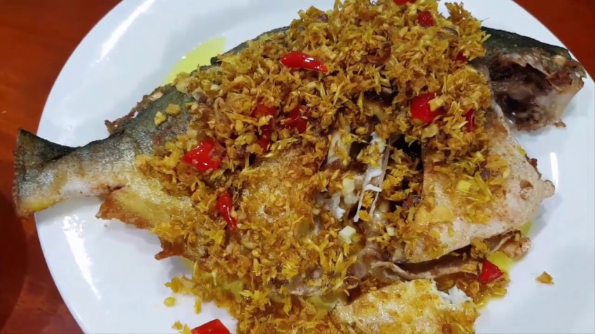 Hướng dẫn nấu món cá chim chiên sả ớt cho bữa tối mưa lạnh