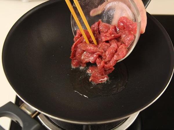 thịt bò, gợi ý cách chế biến món thịt bò xào hành tây nhanh, gọn, ngon miệng