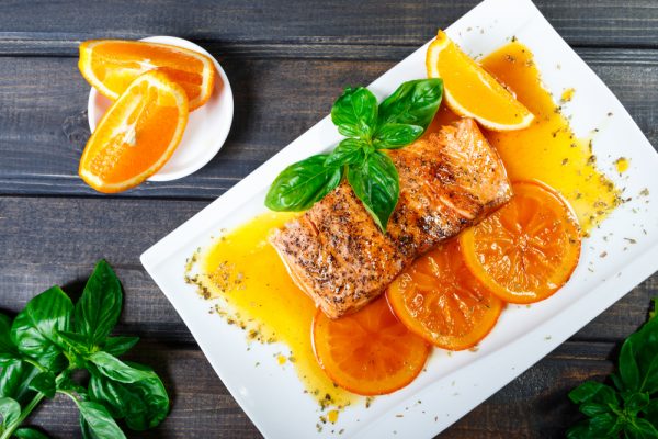 Hướng dẫn nấu món cá hồi sốt cam “chuẩn không cần chỉnh” tại nhà