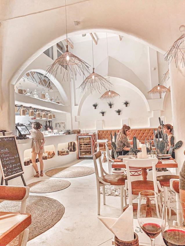 Lộ diện thiên đường Santorini thu nhỏ – Sol Kitchen & Bar giữa lòng Sài Gòn