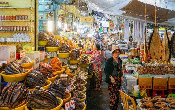 chợ châu đốc, du lich an giang, điểm đến an giang, chợ đặc sản mắm vùng biên giới miền tây