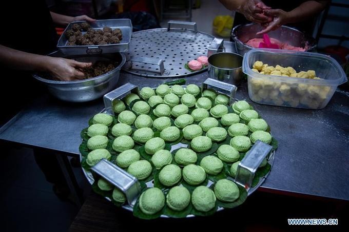 bánh nyonya kuih, du lịch kuala lumpur, du lịch malaysia, đặc sản malaysia, nyonya kuih – món bánh màu sắc đặc sản malaysia