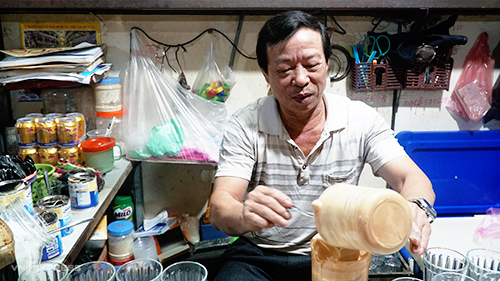 Quán cà phê bọt độc đáo hơn 2 thập kỷ ở Nghệ An