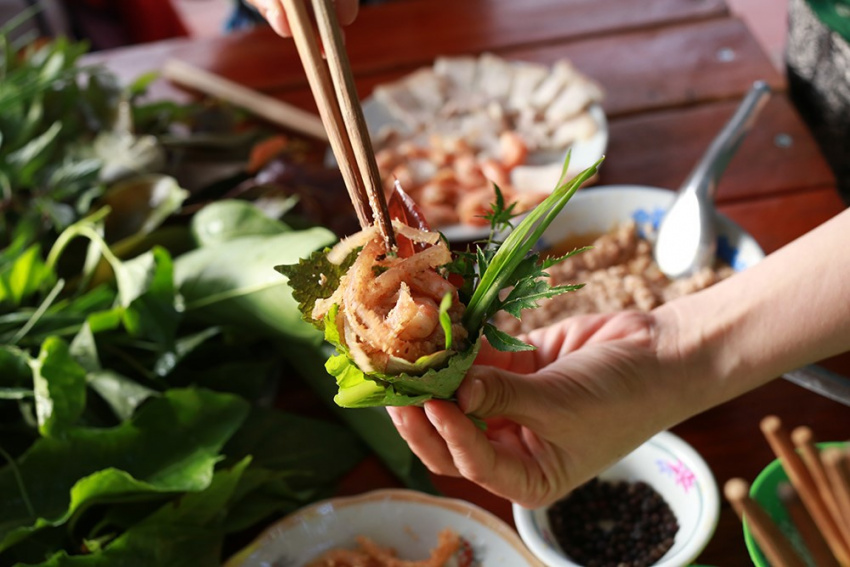 Ẩm thực Kon tum, du lịch kon tum, gỏi lá kon tum, món ngon kon tum, lưng kon tum, Kon tum có loại gỏi cuốn với hơn 30 loại lá và là đặc sản nổi tiếng ở tây nguyên.