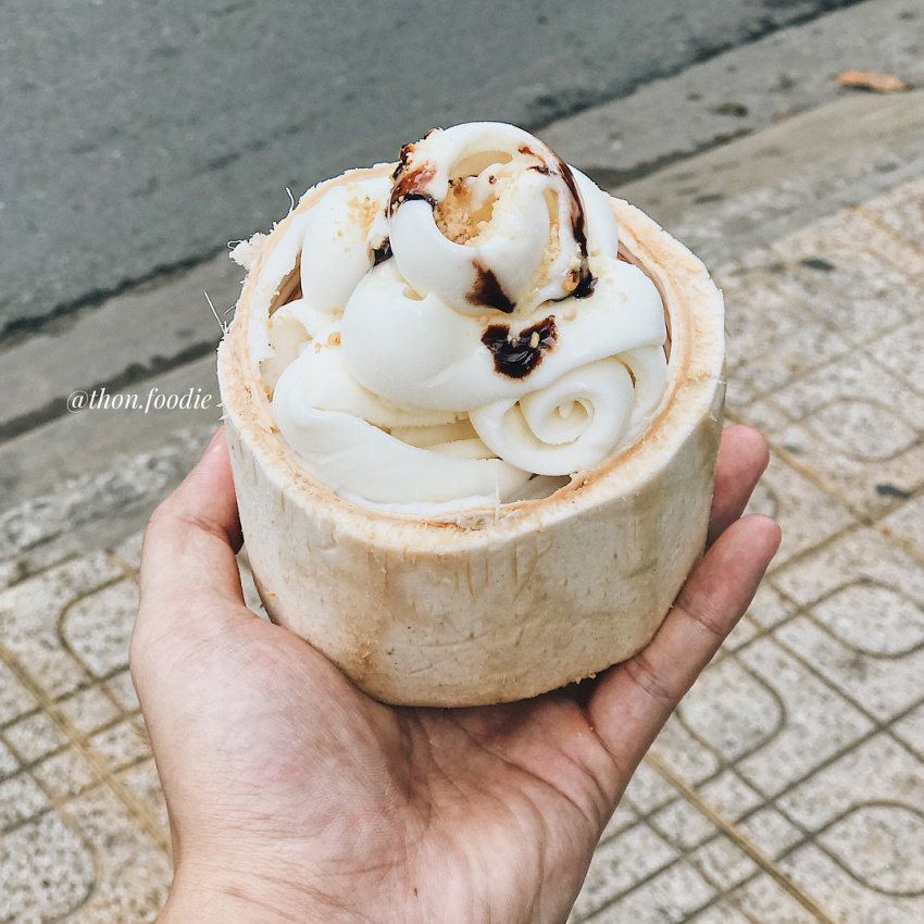 Giải mã cơn sốt kem trái dừa chỉ 15k đang hot rần rần ở Sài Gòn