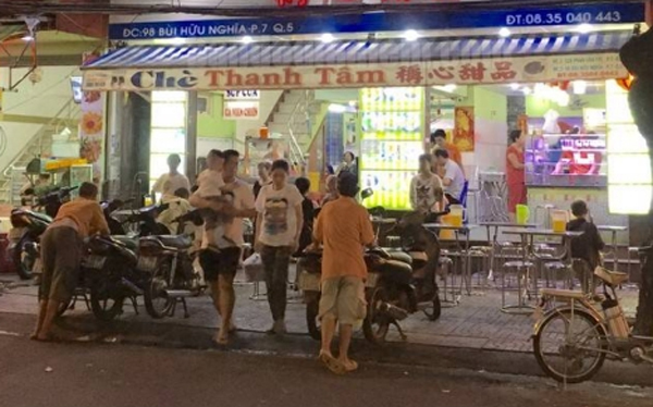 Chè ‘bê đê’ ở Sài Gòn càng khuya càng đông khách