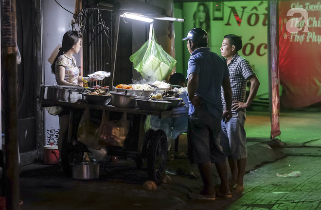 3 quán chè, bánh bán đến rất khuya cho những người hảo ngọt lại mê ăn đêm ở Sài Gòn