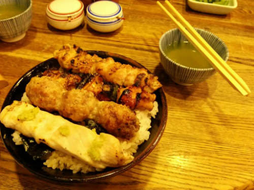du lịch tokyo, quán thịt gà xiên nướng mở gần 100 năm ở tokyo