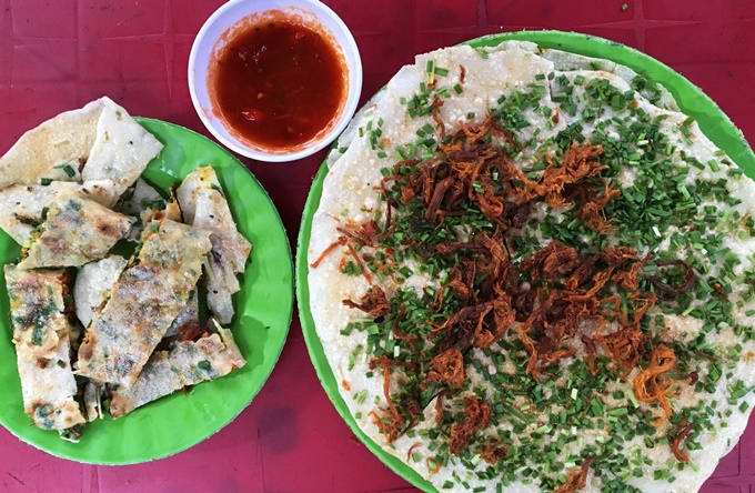 Bánh tráng mắm ruốc – món ăn vặt hút khách ở Quảng Ngãi
