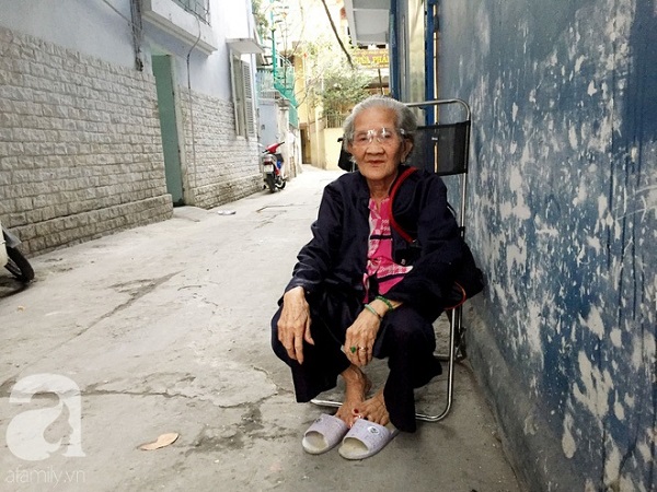 Xe bánh mì Tư Trầu ngon nức tiếng Sài Gòn: 60 năm vẫn “bao ghiền” bởi vị xíu mại độc quyền