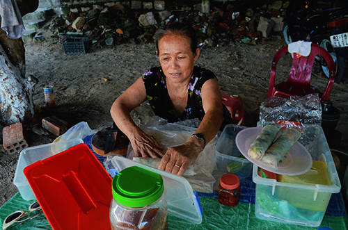 Hàng chả cá cuốn bánh tráng duy nhất trên đảo Cù Lao Xanh