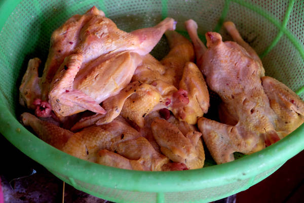 Đến Pleiku ăn đặc sản cơm lam gà nướng
