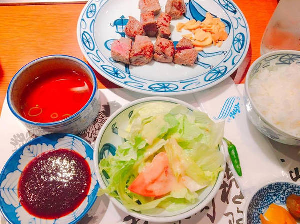 ‘Nhớ ăn bò Kobe nghe, không thì phí cả chuyến đi Nhật Bản’