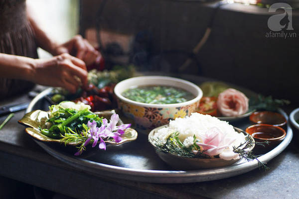 Giữa Sài Gòn xô bồ, vẫn có một nơi bạn có thể tĩnh tâm với đồ ăn, thức uống “đơm hoa”