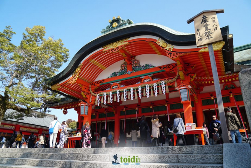 địa điểm nước ngoài, đền fushimi inari – vì sao lại gọi là chùa  “ngàn cổng” kyoto