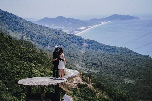 Cặp đôi yêu du lịch tự chụp ảnh cưới ‘bụi’ khắp Việt Nam