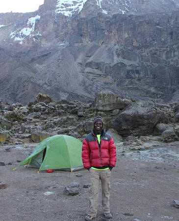 châu phi, núi kilimanjaro, phu khuân vác, cuộc sống phu khuân vác trên nóc nhà châu phi được hé lộ