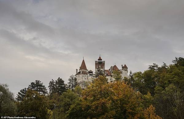 du lịch romania, du lịch transylvania, halloween, sự kiện halloween, bên trong lâu đài của kẻ khát máu dracula