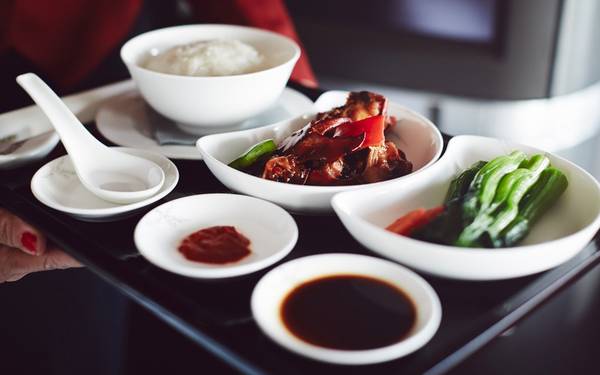 ivivu.com, khách sạn, đồ ăn ngon, 10 hãng hàng không có đồ ăn ngon nhất thế giới
