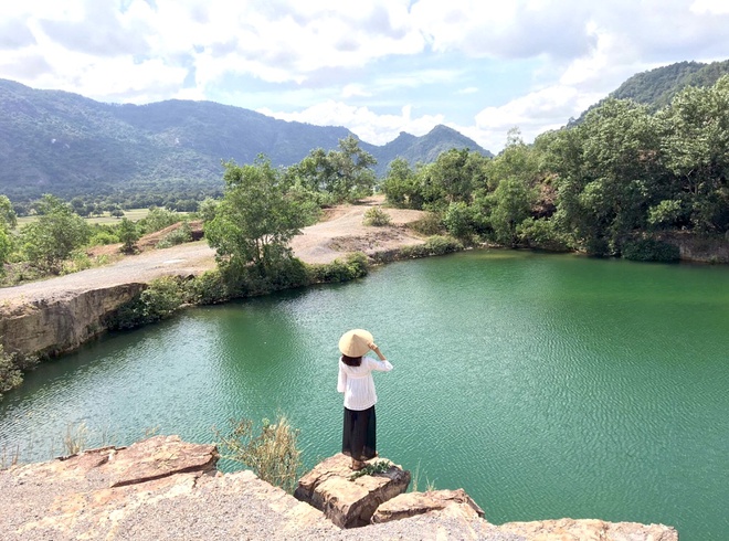 Nơi nào ở Việt Nam còn được gọi là hồ nước trời?