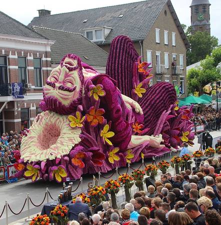 Du lịch Hà Lan chiêm ngưỡng những tượng hoa khổng lồ