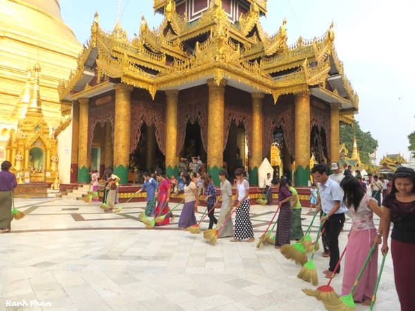 chùa shwedagon, du lịch myanmar, ivivu.com, thành phố yangon, đặt phòng giá rẻ, ngôi chùa dát 90 tấn vàng và hàng nghìn viên kim cương ở myanmar