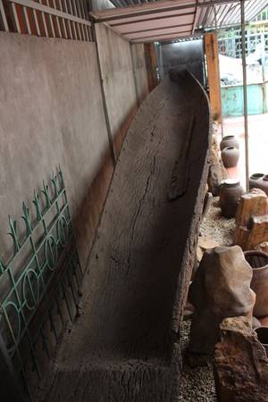 Con thuyền độc mộc cổ và lớn nhất thế giới ở Hạ Long