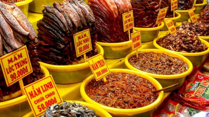 Những đặc sản khô, mắm hút khách ở chợ Châu Đốc