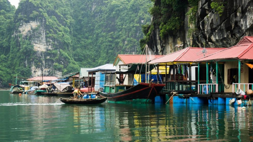 Trải nghiệm chèo thuyền Kayak khám phá vịnh Hạ Long
