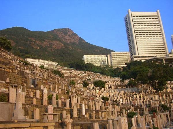 du lịch hong kong, du lịch hồng kông khám phá nghĩa trang bậc thang ở pok fu lam