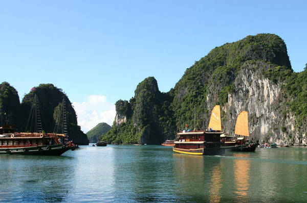 Việt Trung nối lại tuyến du lịch đường biển