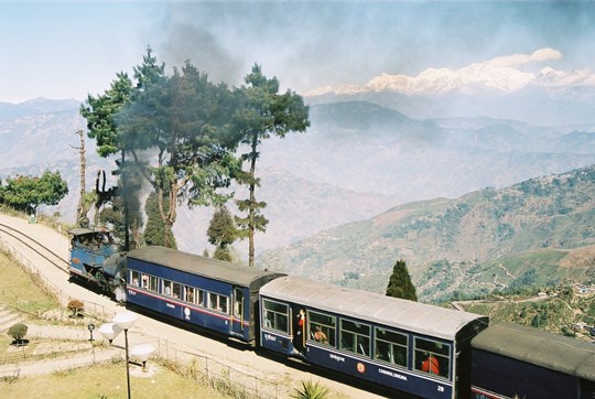 Khám phá những cung đường sắt băng qua dãy Himalaya