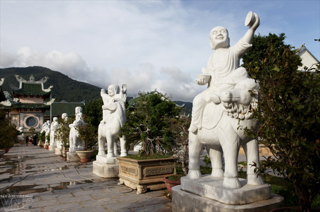 chùa linh ứng, du lịch ngày xuân, du lịch tâm linh, du lịch đà nẵng, thăm chùa linh ứng ngày đầu năm