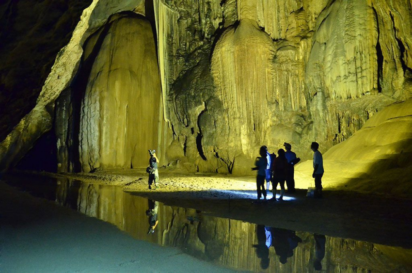 Về Quảng Bình thăm những hang động đạt kỷ lục