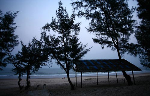 Bãi biển Hoành Sơn yên bình trong nắng chiều