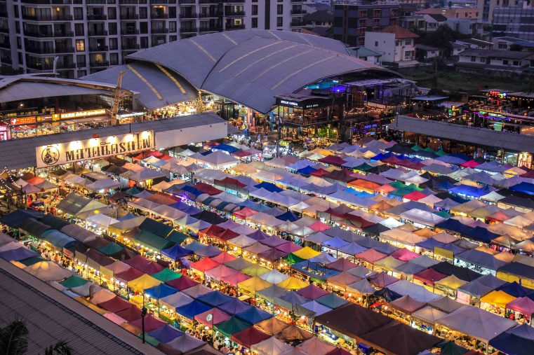 Lạc lối với những khu chợ đêm nổi tiếng tại Bangkok này