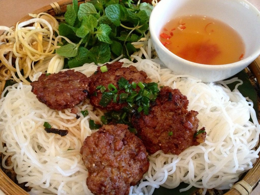 10 món ăn đường phố cực ngon ở Hà Nội