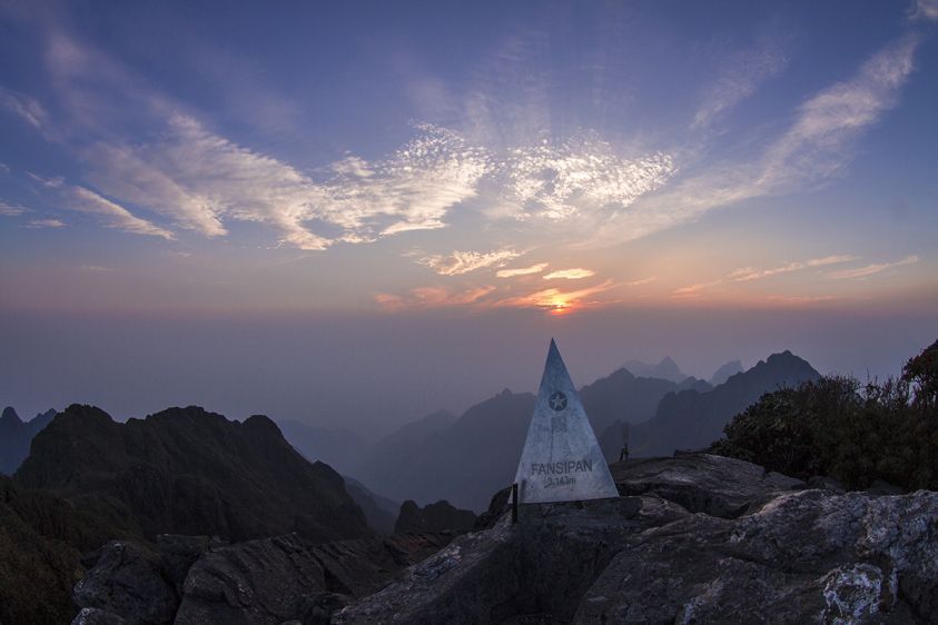 10 ngọn núi quyến rũ nhất Lào Cai