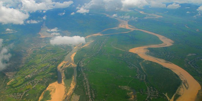 Sông Thu Bồn - cảnh sông rực rỡ Hãy bước vào thế giới của sông Thu Bồn, nơi bạn sẽ bị cuốn hút bởi vẻ đẹp rực rỡ của cảnh sông. Với khung cảnh tuyệt đẹp, bạn sẽ có cơ hội ngắm nhìn hàng trăm bức tranh nghệ thuật tự nhiên được tạo ra từ con sông này. Hãy cùng thư giãn và tận hưởng sự thanh thản mà sông Thu Bồn mang đến cho bạn. 37.10 điểm đến tuyệt vời năm 2021 của Việt Nam theo CNN - những điểm đến đặc sắc CNN vừa đưa ra danh sách 10 điểm đến tuyệt vời nhất của Việt Nam năm 2021, và bạn sẽ không muốn bỏ lỡ chúng. Từ Hạ Long Bay đến phố cổ Hội An và những khu sinh thái độc đáo như Sapa, Việt Nam sẽ khiến bạn thỏa mãn mọi tham vọng du lịch của mình. Đi và khám phá những điểm đến đặc sắc này ngay!