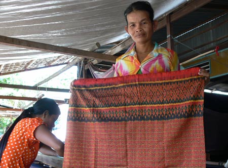 di sản văn hóa, du lịch an giang, khám phá an giang, làng nghề nam bộ, làng nghề việt nam, duy trì và giữ gìn nghề dệt thổ cẩm của đồng bào khmer bảy núi