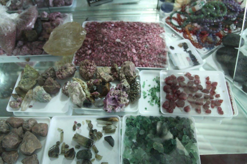 chợ đá quý lục yên