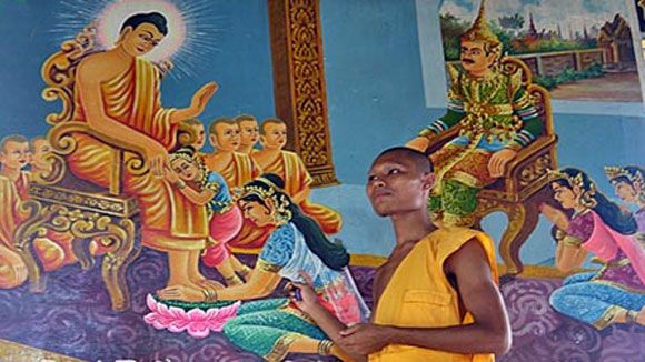 Thăm chùa Khmer chiêm ngưỡng tranh Phật