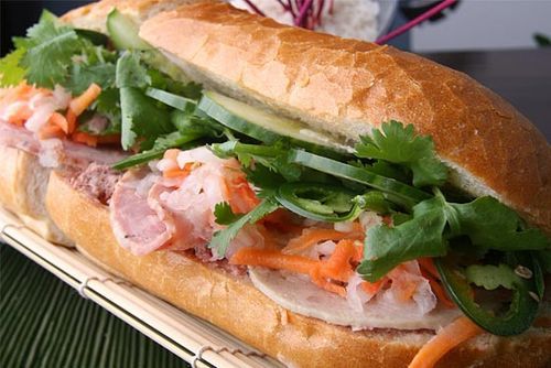 Bánh mì Sài Gòn - Món ăn đường phố được yêu thích nhất