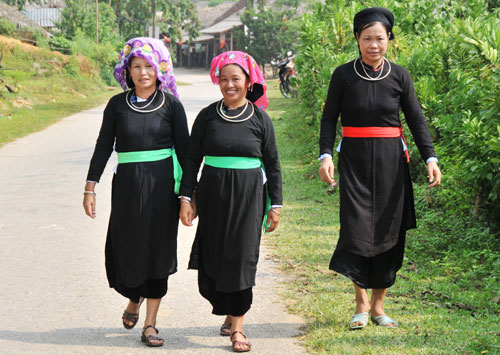 Trang phục của người dân tộc Tày với những nét hoa văn hấp dẫn
